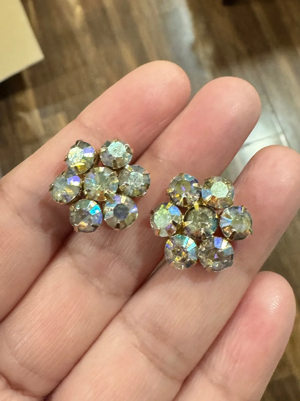 Vintage 1960s Aurora Crystal Cluster Screw back Earrings - Gold Tone - Picture 2 of 16